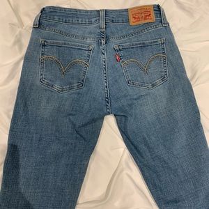 Women’s Worn Levi’s Jeans